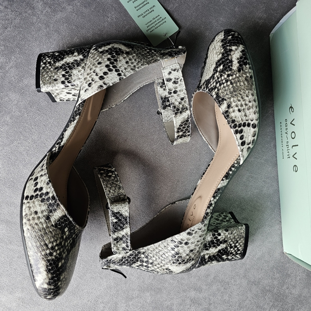 NWT EASY SPIRIT EVOLVE Crystal6 Gray Snake Print Round Toe Pump 9.5M